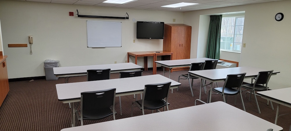 Microtel Inn Suites By Wyndham Rice Lake 30/33