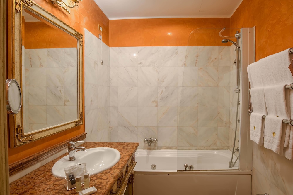 Room Select Via Veneto 42/50