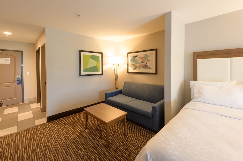 Holiday Inn Express Suites Jamestown 15/40