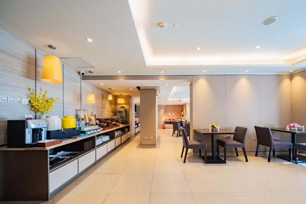 Home Inn Plus (Xi'an High Tech Zone Jinye No. 1 Zhangba No. 4 Subway Station Store) 48/58