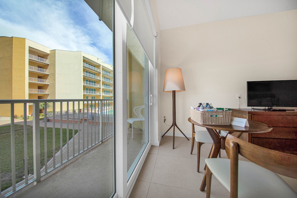 Peninsula Island Resort Spa All Suites 51/66