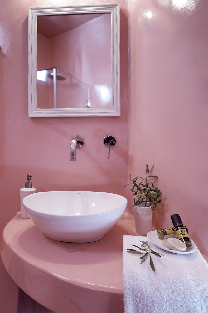 Senses Boutique Hotel 52/54