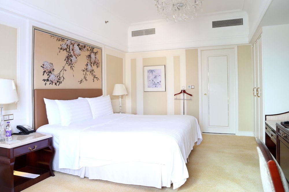 HORIZON, SUITE, KING BED, RIVER WING