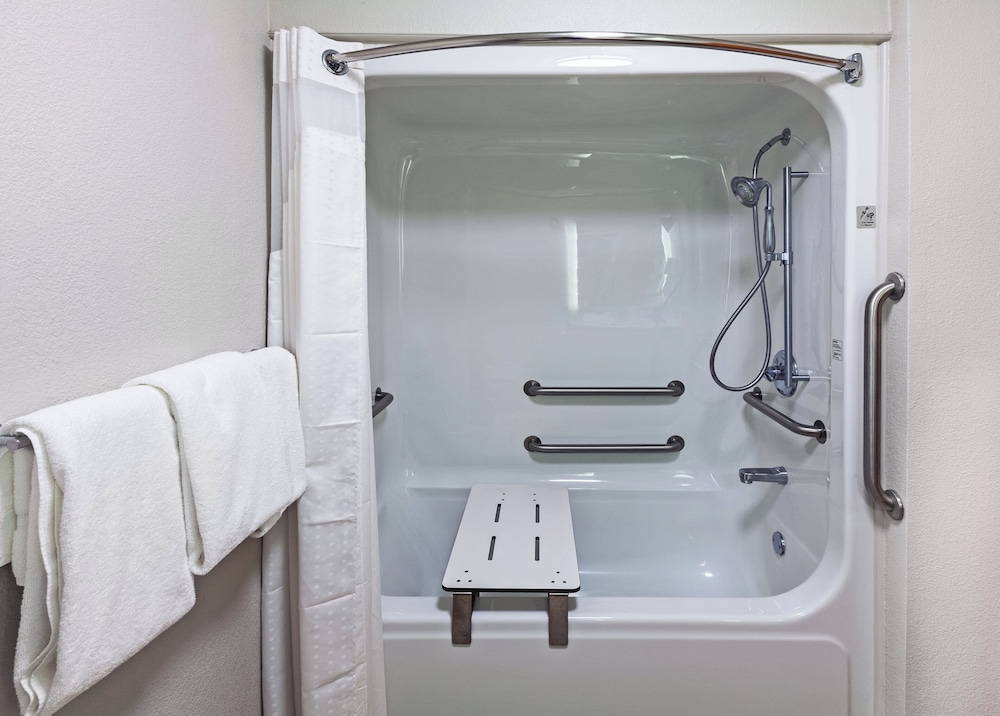 Holiday Inn Express Hotel Suites Jenks 72/72