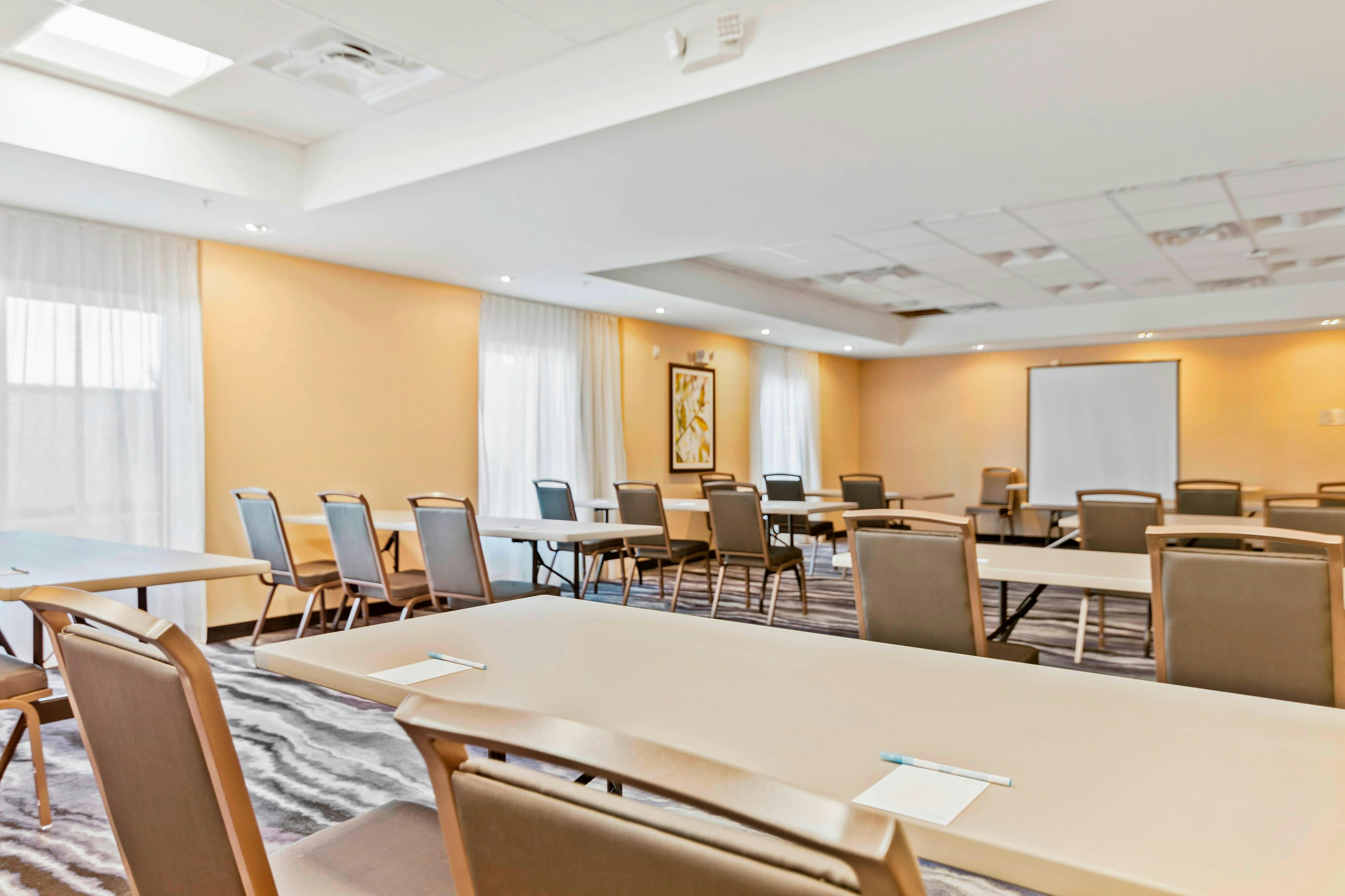 Fairfield Inn & Suites by Marriott St Petersburg North 22/25