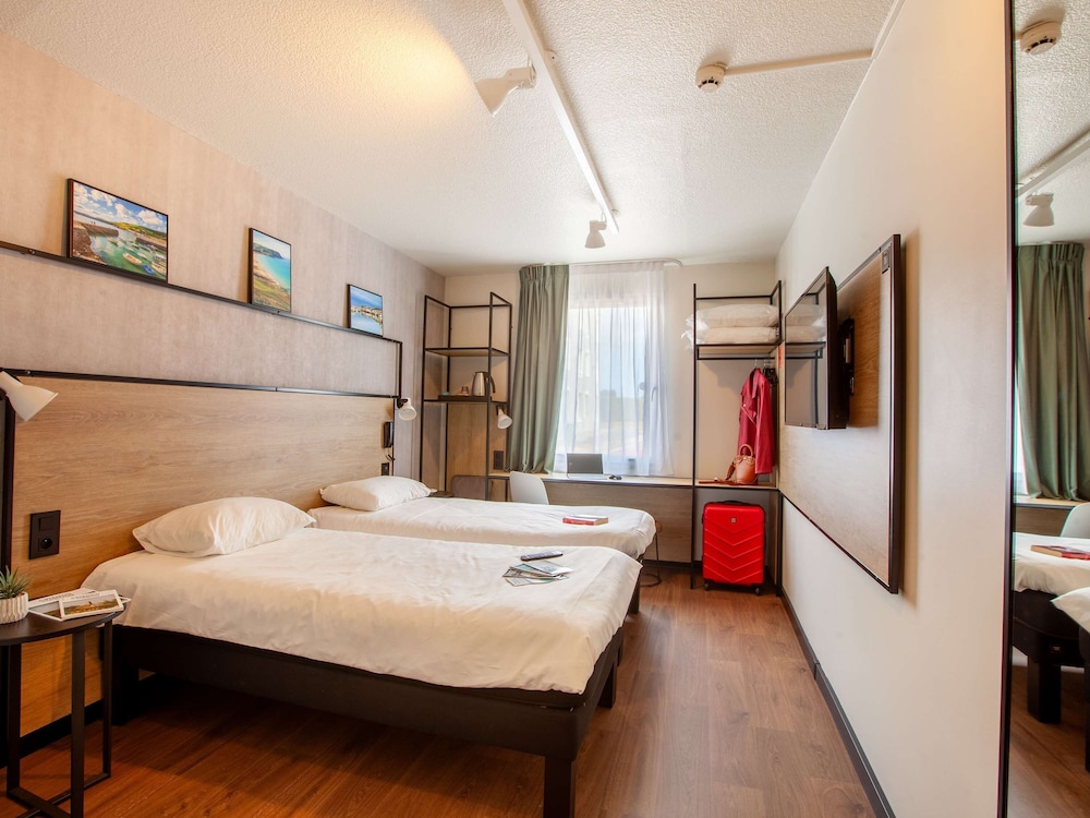 IBIS CHERBOURG LA GLACERIE 10/77
