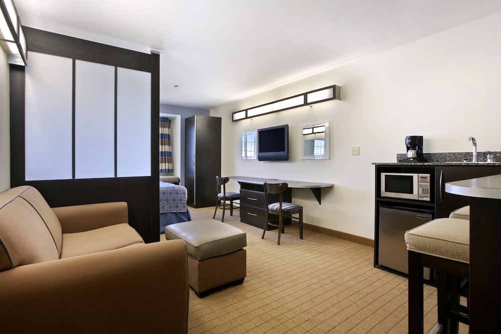 Microtel Inn And Suites Baton Rouge Airport 15/27