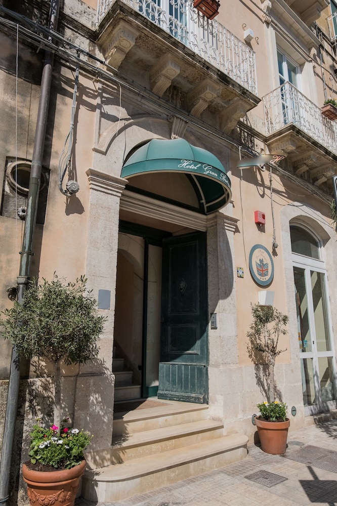 Gran Bretagna Hotel 3/36