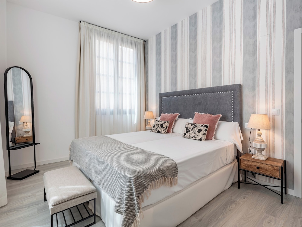 APARTAMENTOS PUERTA ELVIRA SUITES 3000 5/46