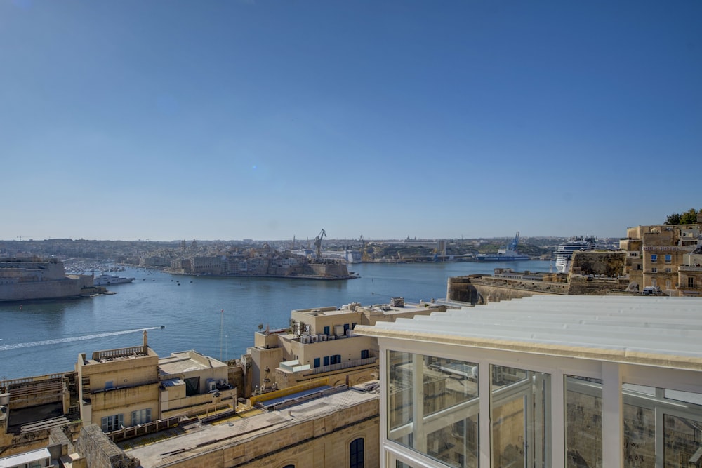 Tritoni harbour suites 45/55