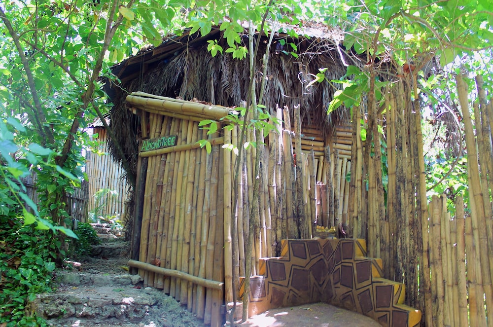 Great Huts 1/50