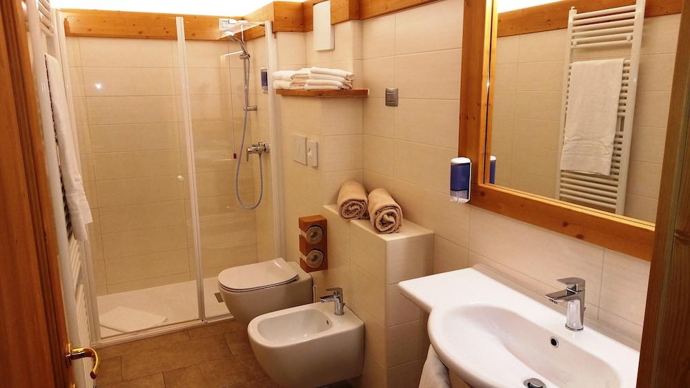 Room, Queen Bed, Mountain View, Balcony, Hotel Monte Bondone 7/10