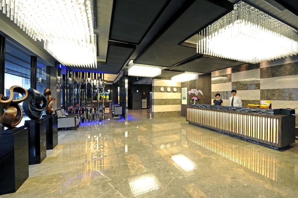 INTERNATIONAL CITIZEN HOTEL 22/26