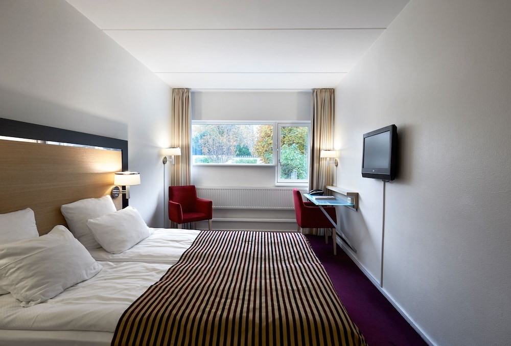 GENTOFTE HOTEL 7/59