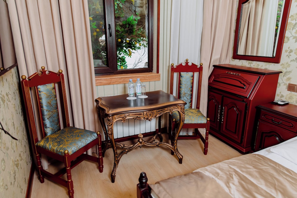 Royal Antique Hotel 34/50