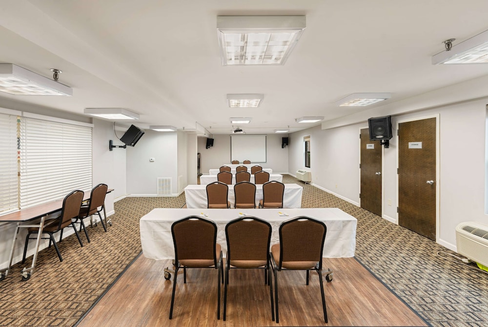 Days Inn by Wyndham Raleigh-Airport-Research Triangle Park 26/28