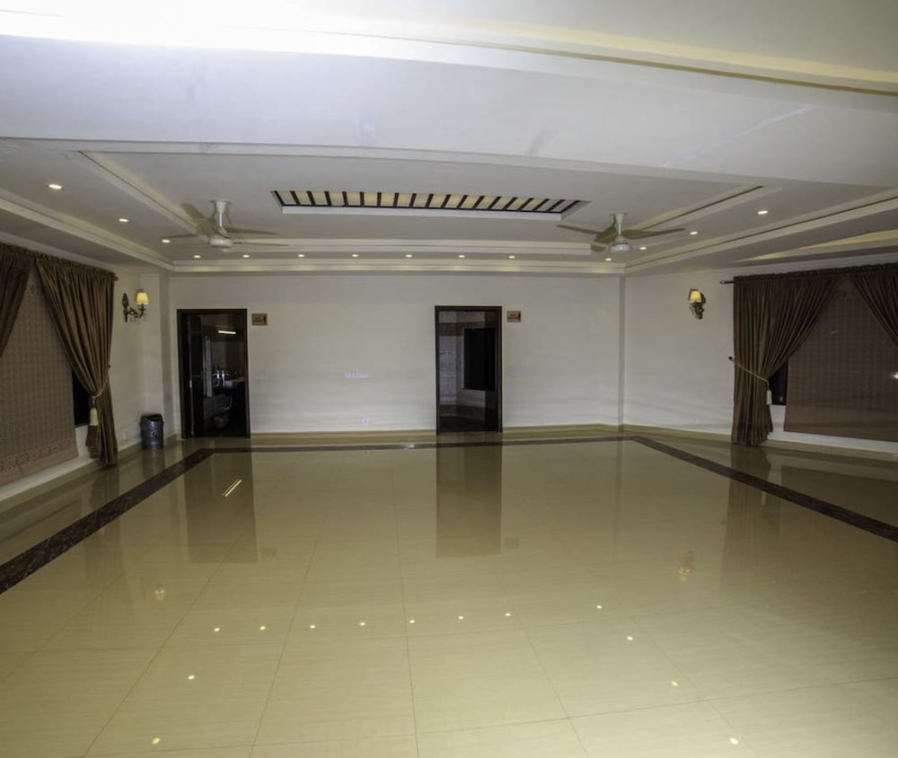 SHELTON HOTEL 20/82