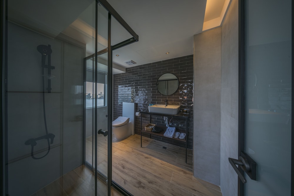 Watermark Hotel-The Harbour 44/46