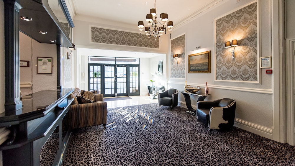 The Royal Hotel 30/40