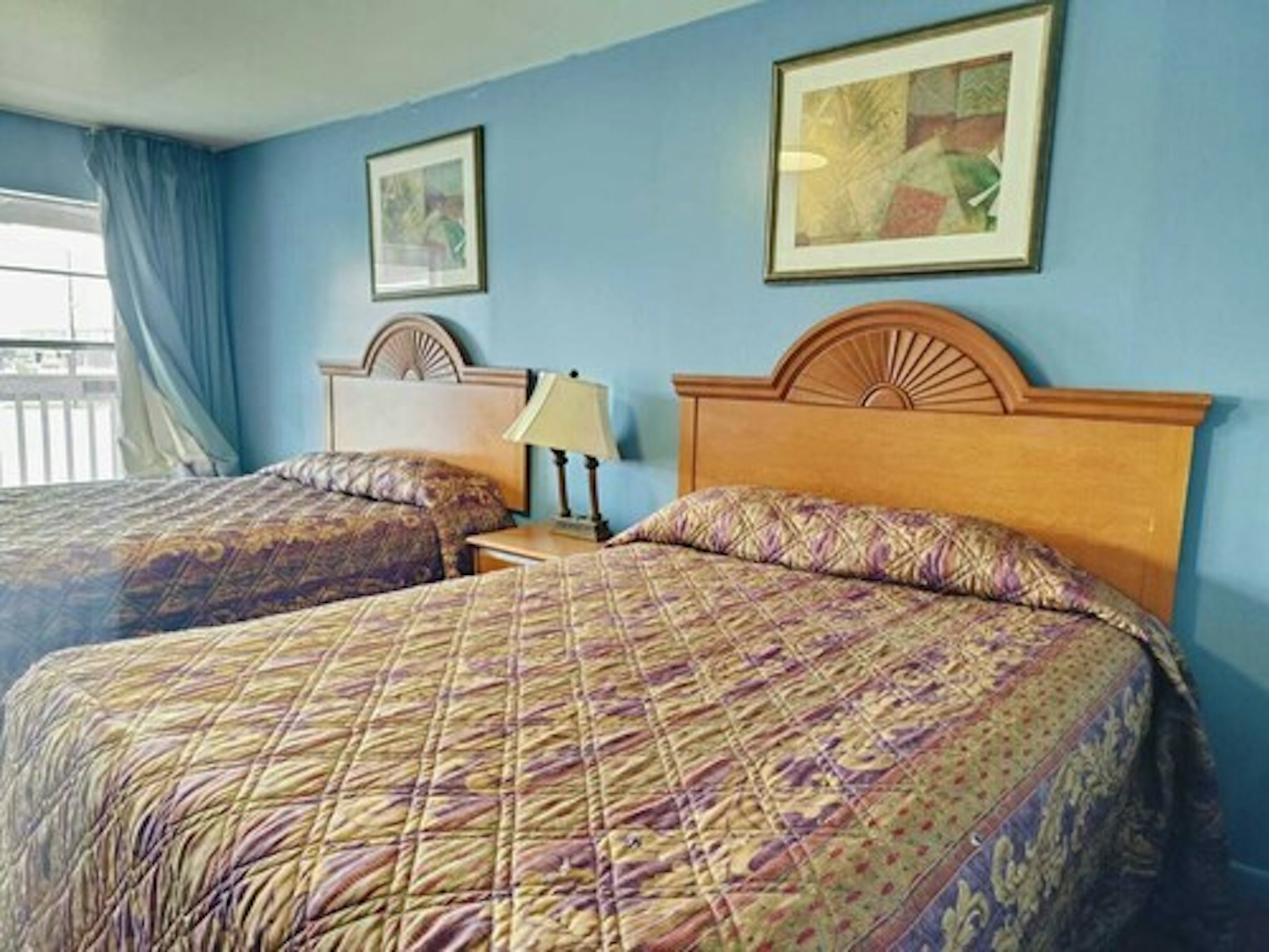 2 Queen Bed Smoking