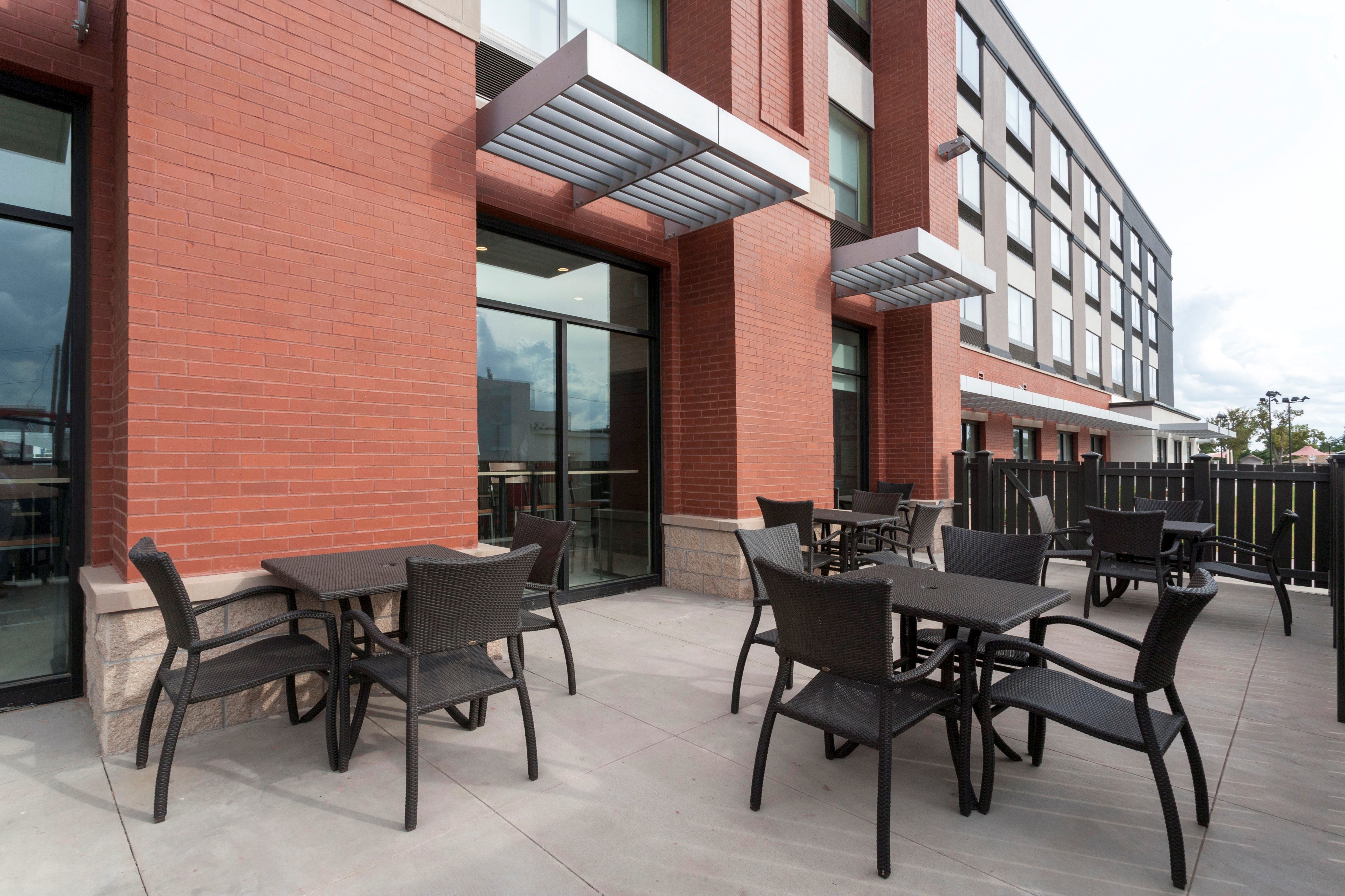 Holiday Inn Express Suites Dodge City 32/44