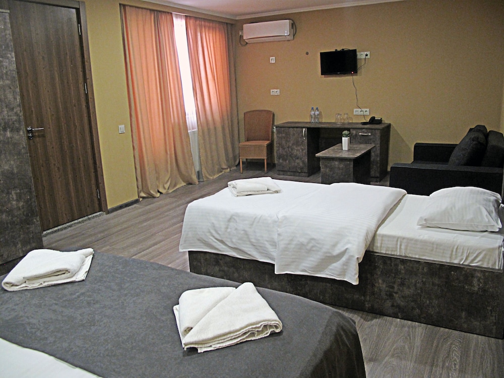 Nabadi Hotel 41/68