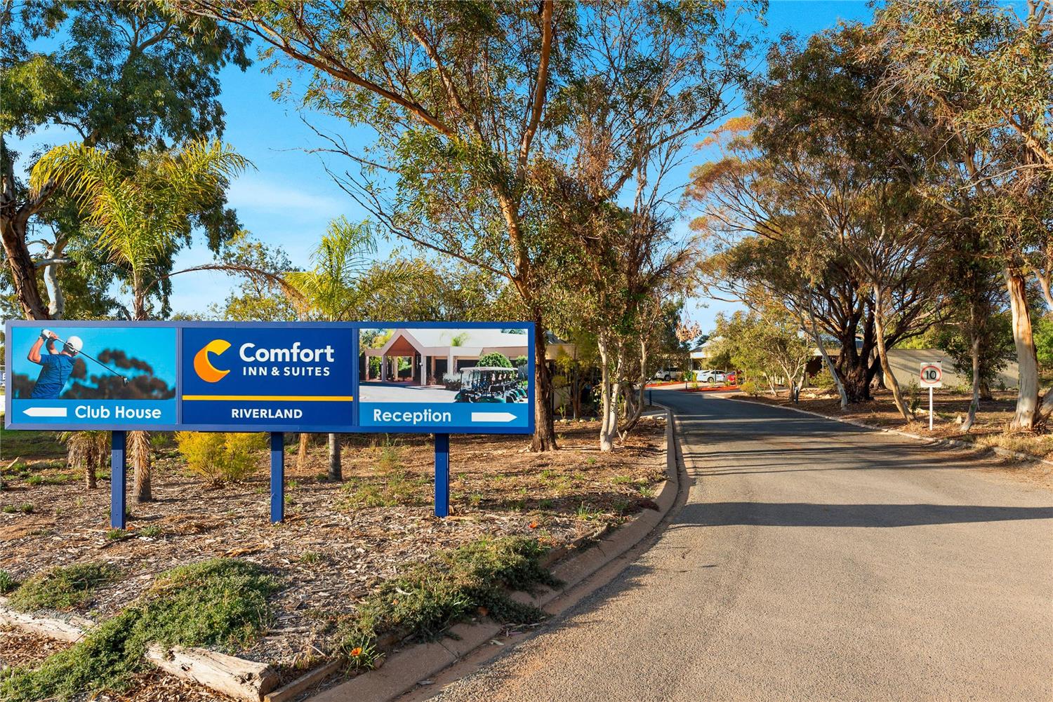 Comfort Inn & Suites Riverland 25/27