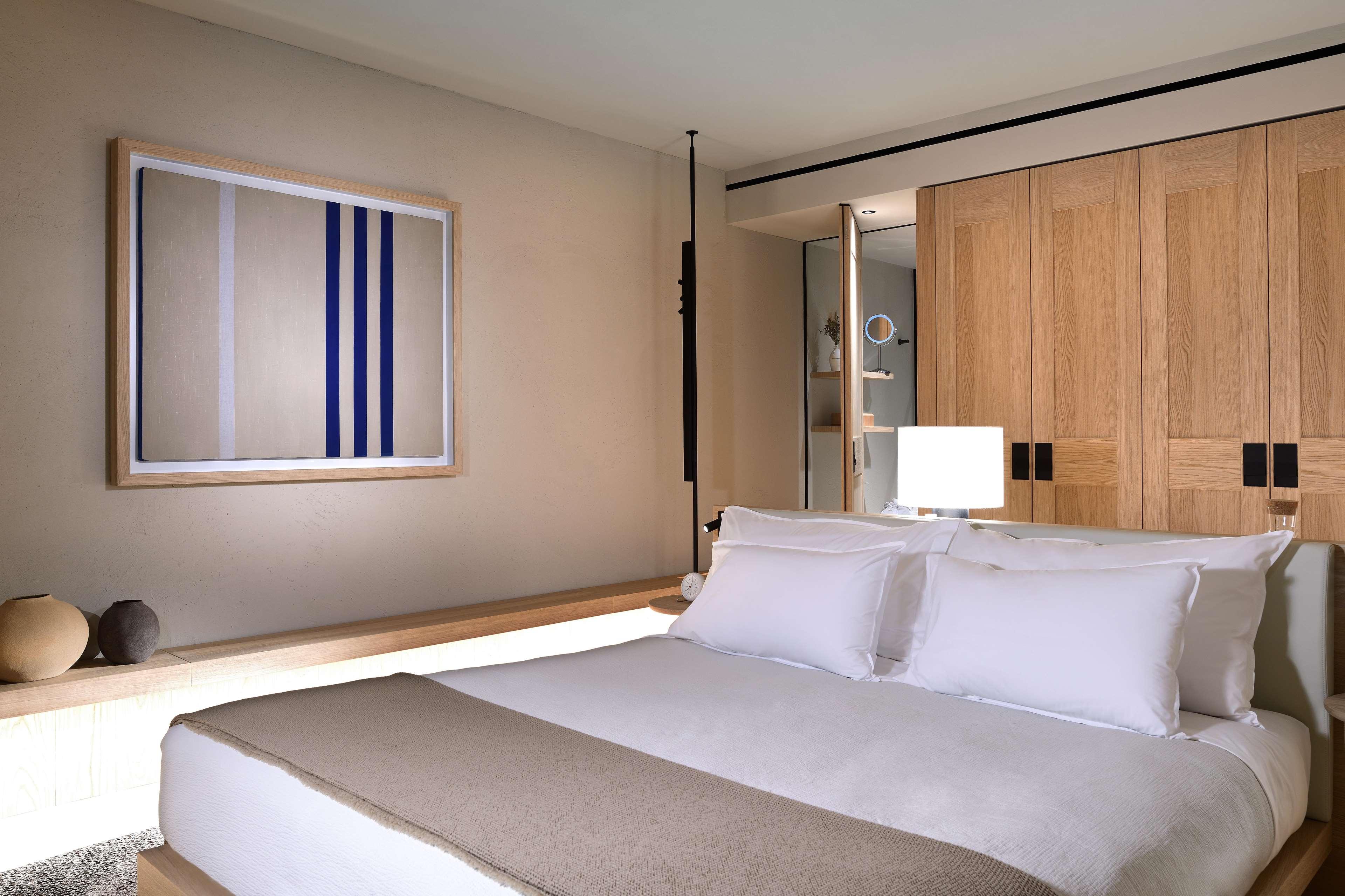 Deluxe, Double or Twin Bed