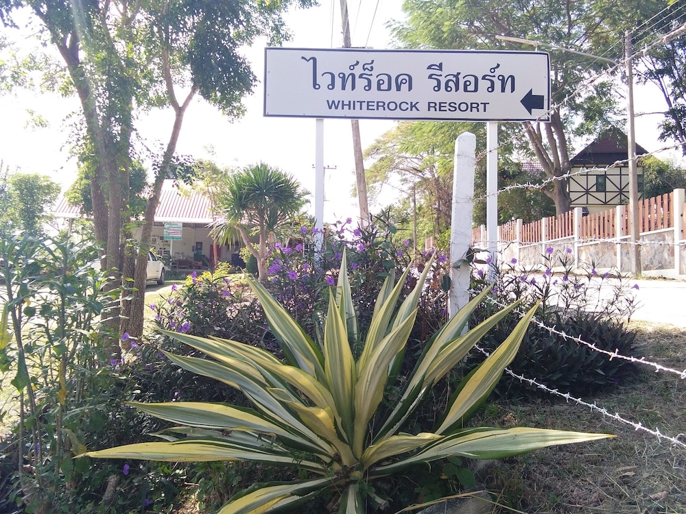 Whiterock Resort Pakchong 42/48