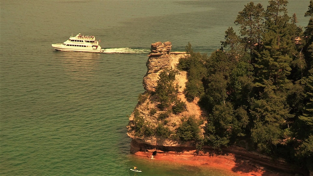 Pictured Rocks Inn & Suites 62/70