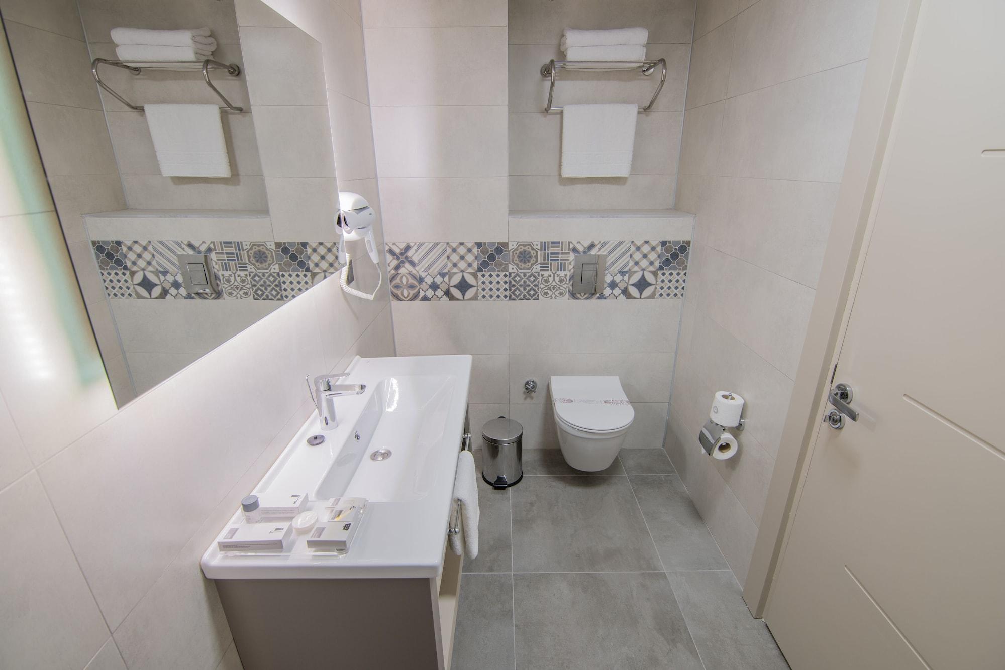 DOVV HOTEL 34/39