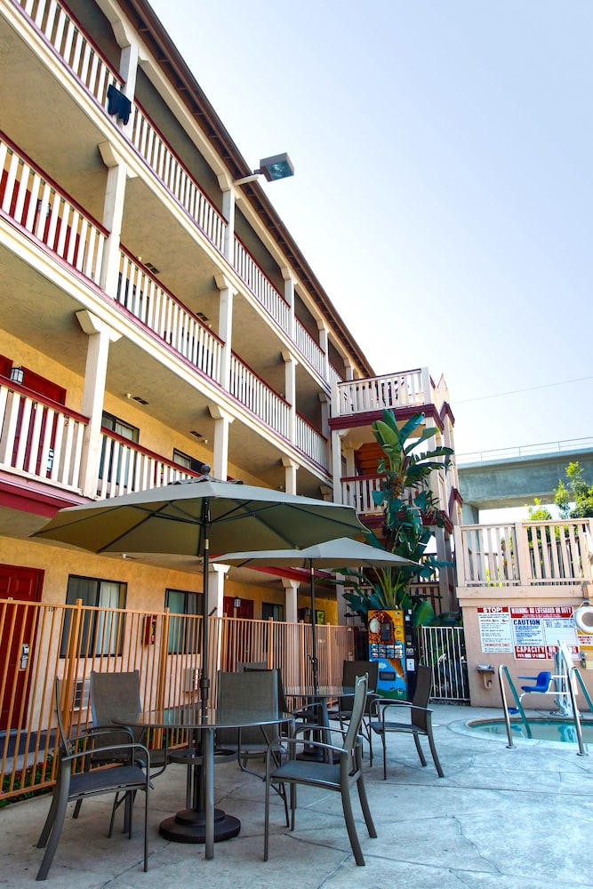 Heritage Inn La Mesa 1/44