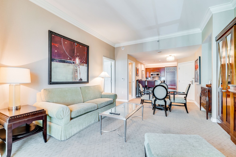 Jet Luxury Resorts @ The Signature Condo Hotel 41/69