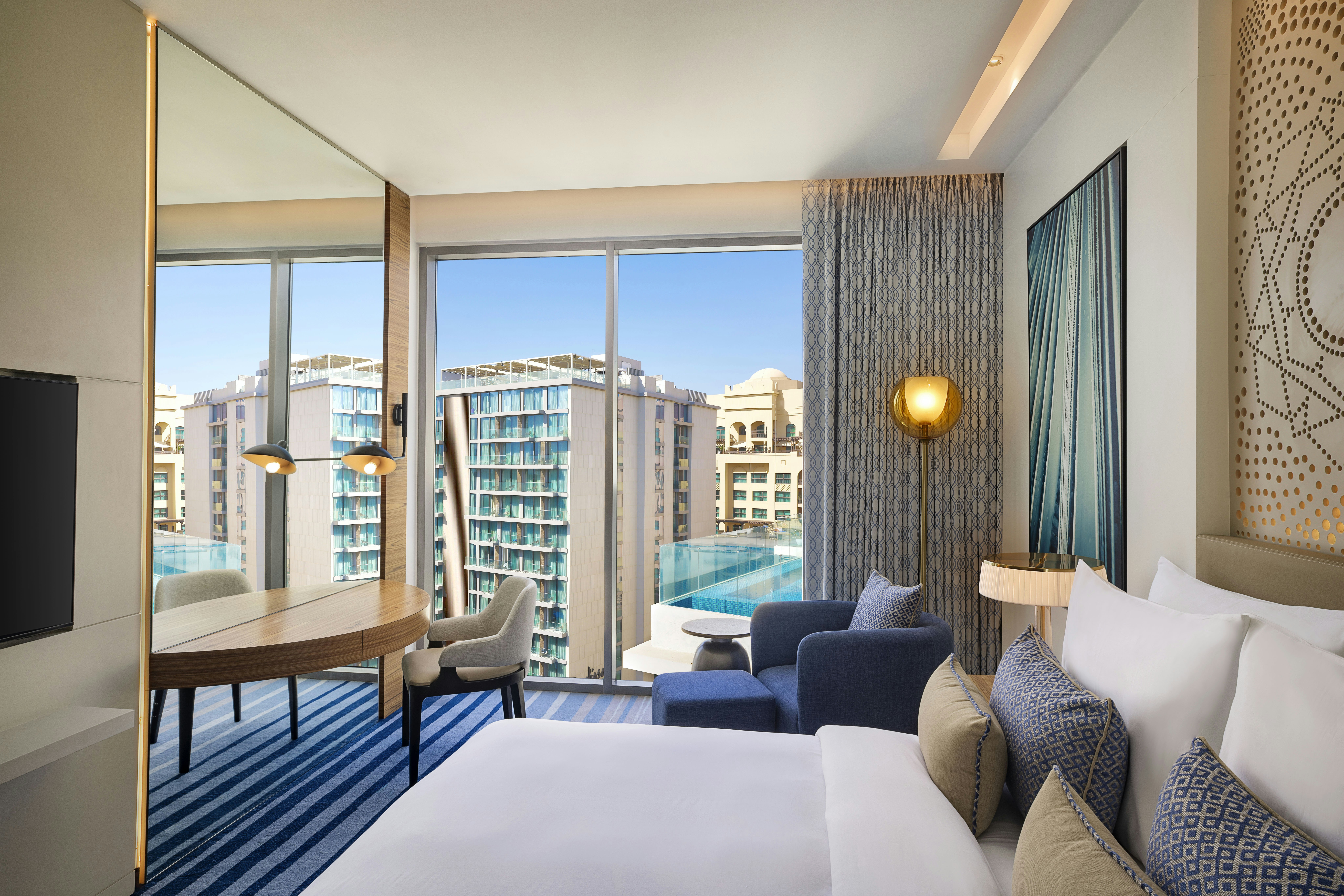 GUEST ROOM, KING BED