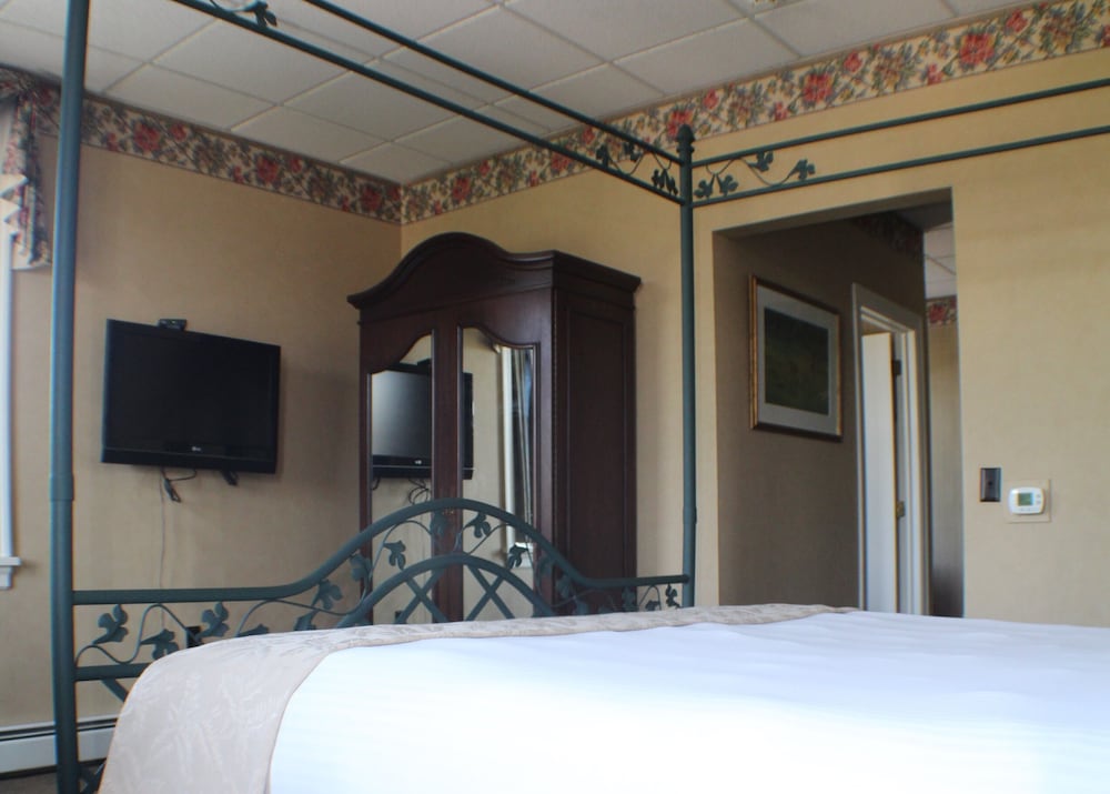 Waynebrook Inn Est 1865 38/73