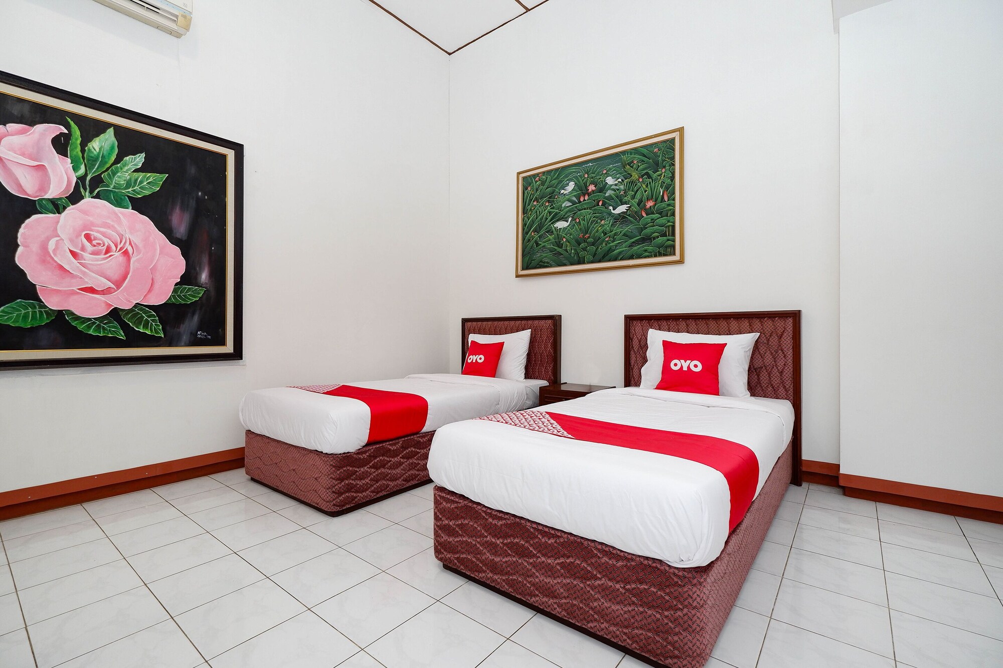 DELUXE, TWIN BEDS
