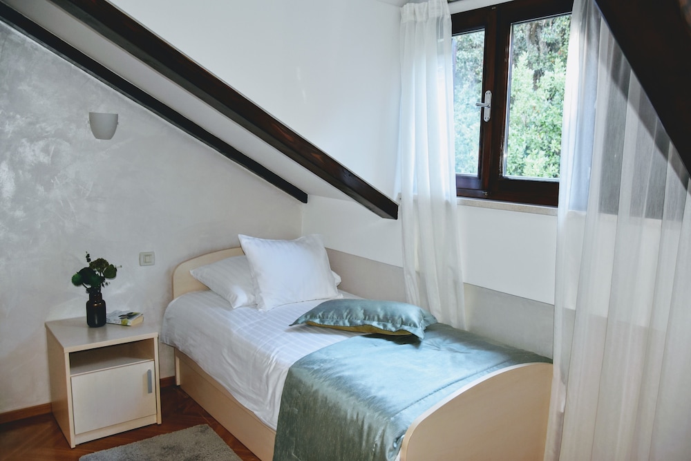 Villa Franica 12/50