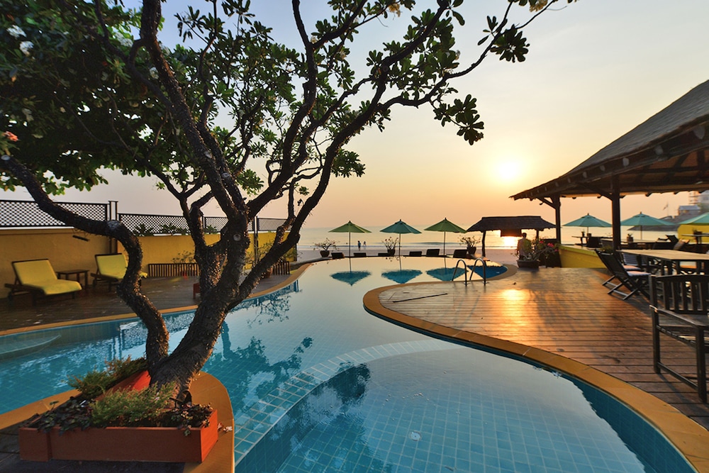 Supatra Hua Hin Resort 10/50