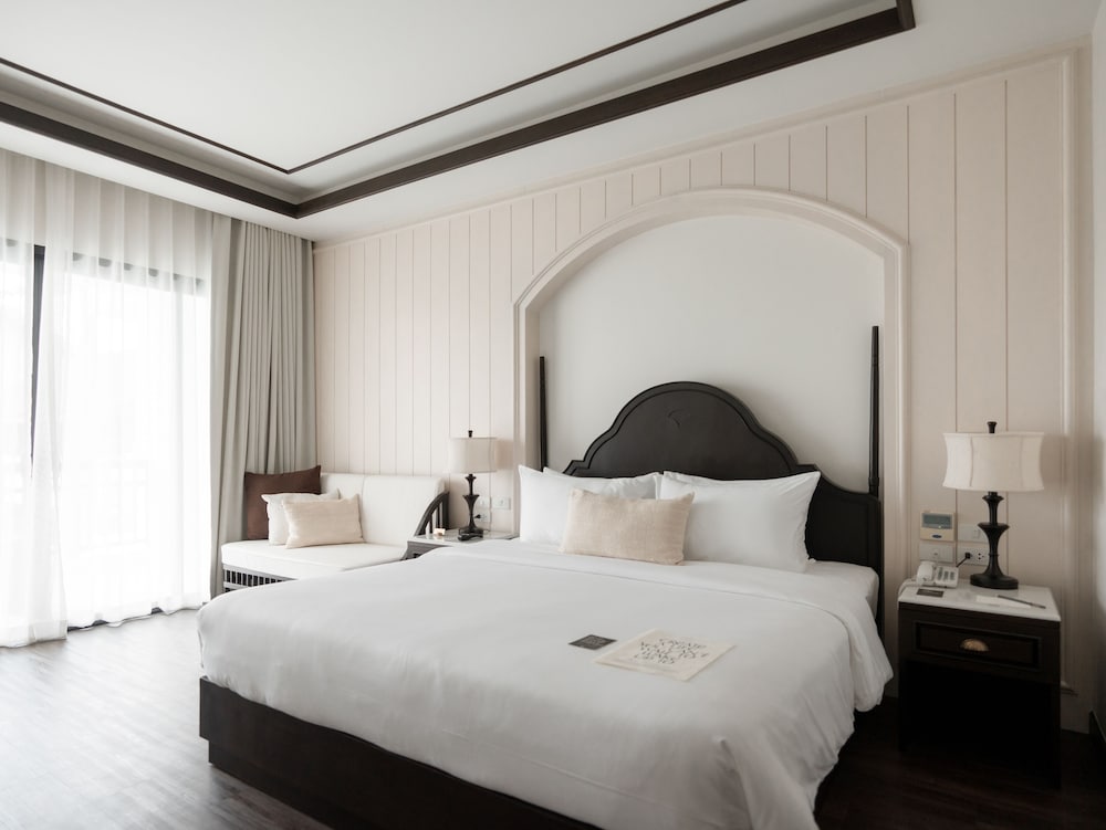 SUPERIOR, KING BED