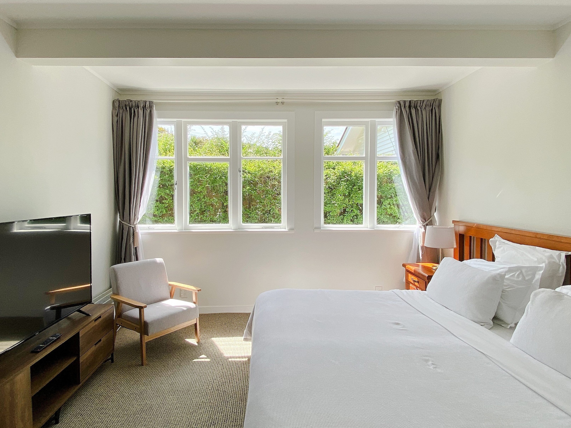 ROOM, DOUBLE OR TWIN BED