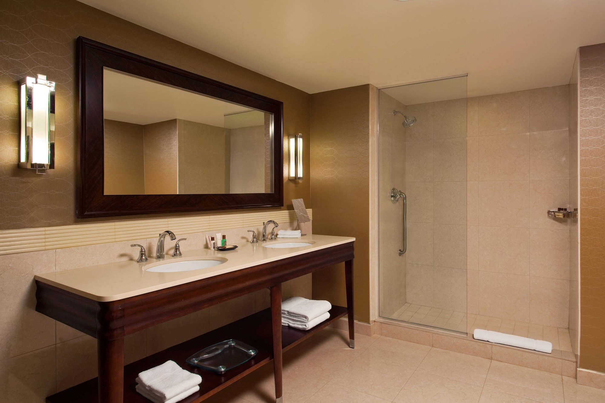 استوديو كلوب بسرير كينج بإطلالة على المدينة مع أريكة، Sheraton Valley Forge King of Prussia 4/5