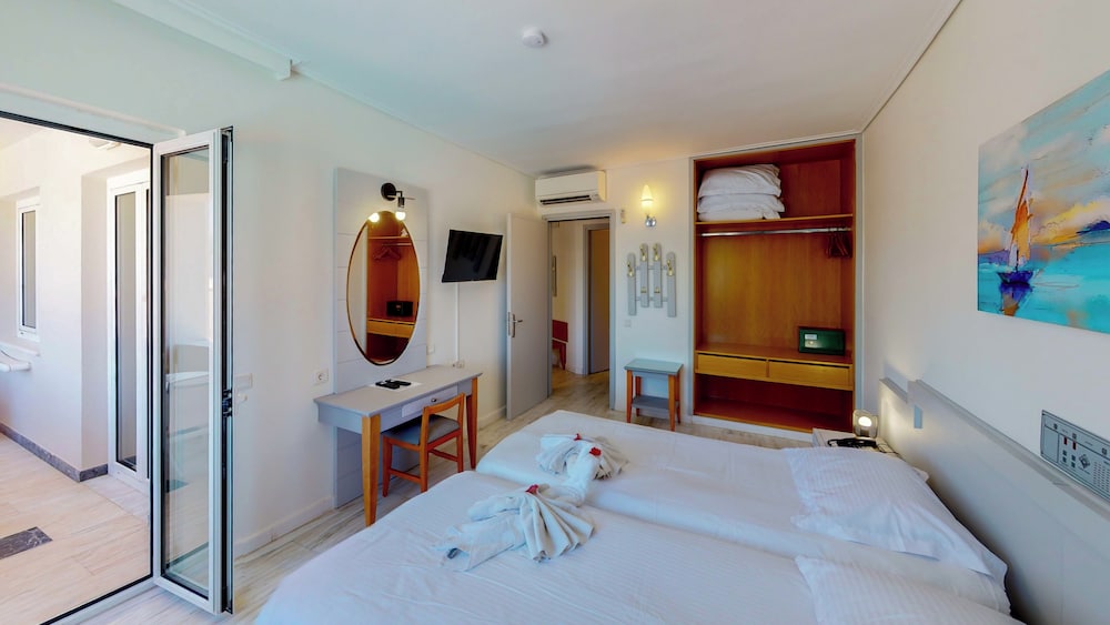 Chrispy Beach Resort 5/43