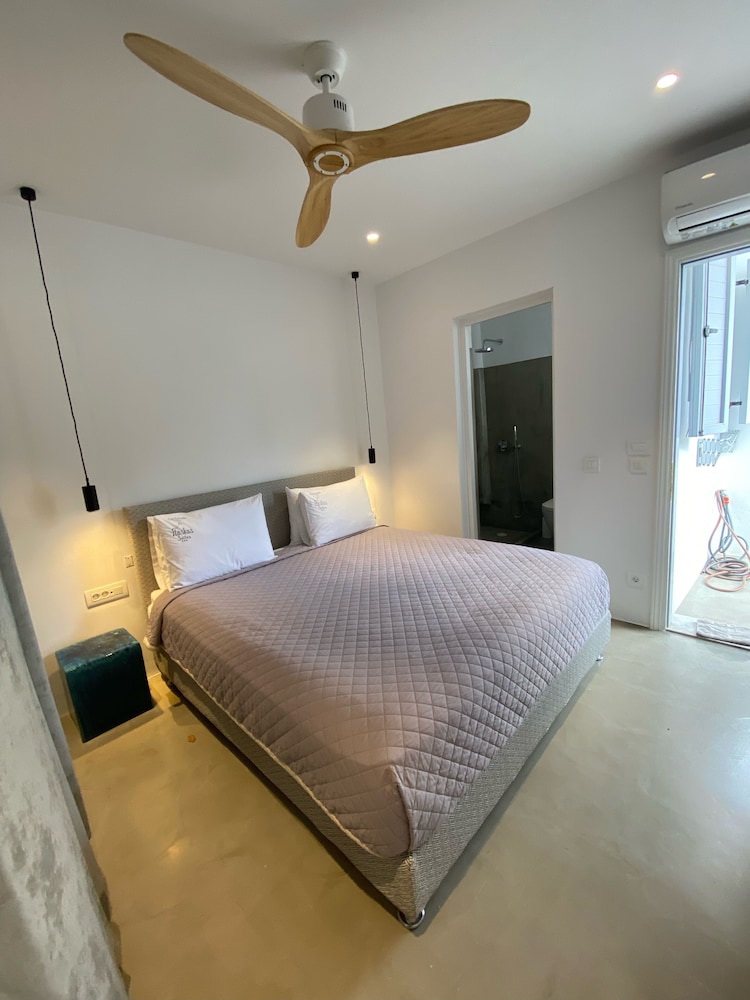 Flaskos Suites 18/50