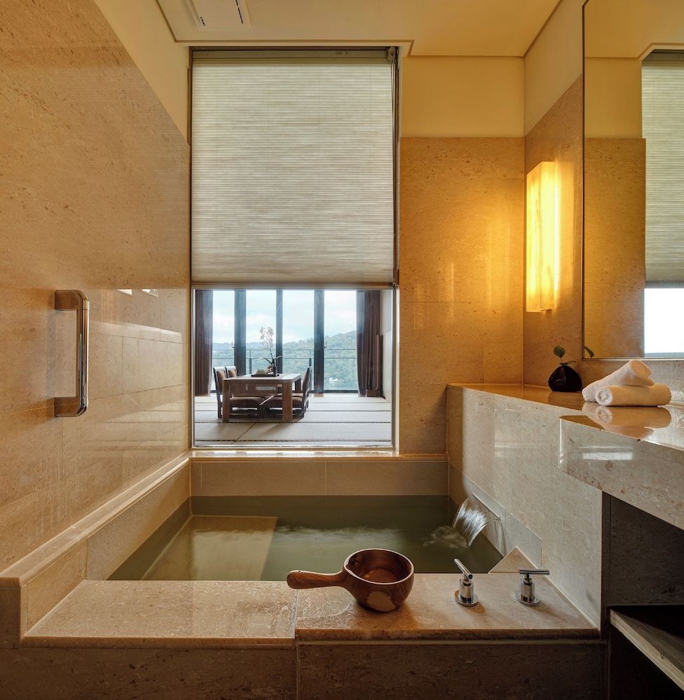 JAPANESE, PREMIER, LAKE VIEW