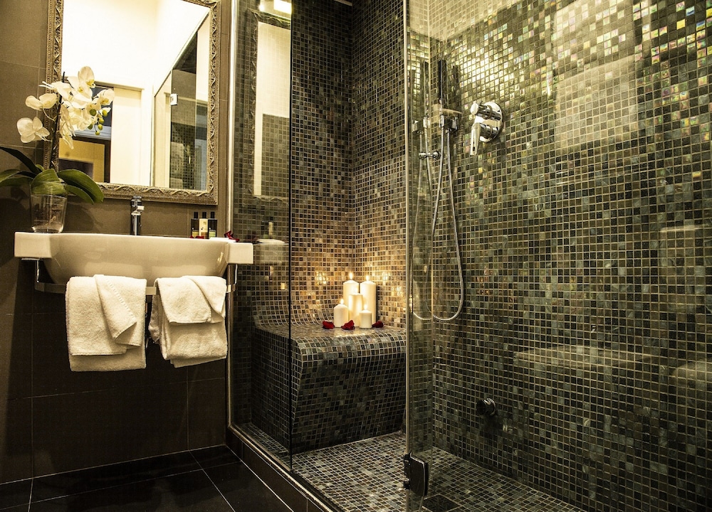 Dharma Luxury Hotel & Spa 66/70