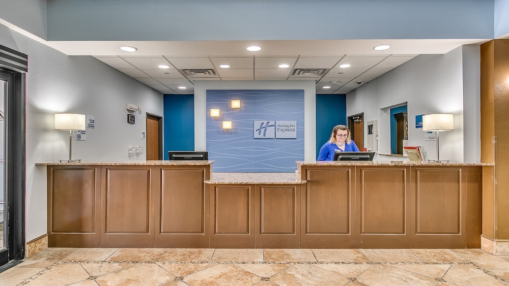 Holiday Inn Express & Suites Lubbock Southwest - Wolfforth 12/50