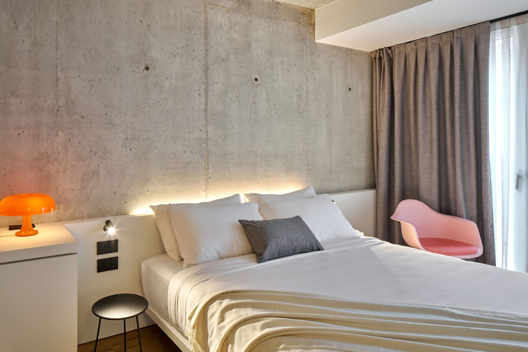 DELUXE, DOUBLE BED