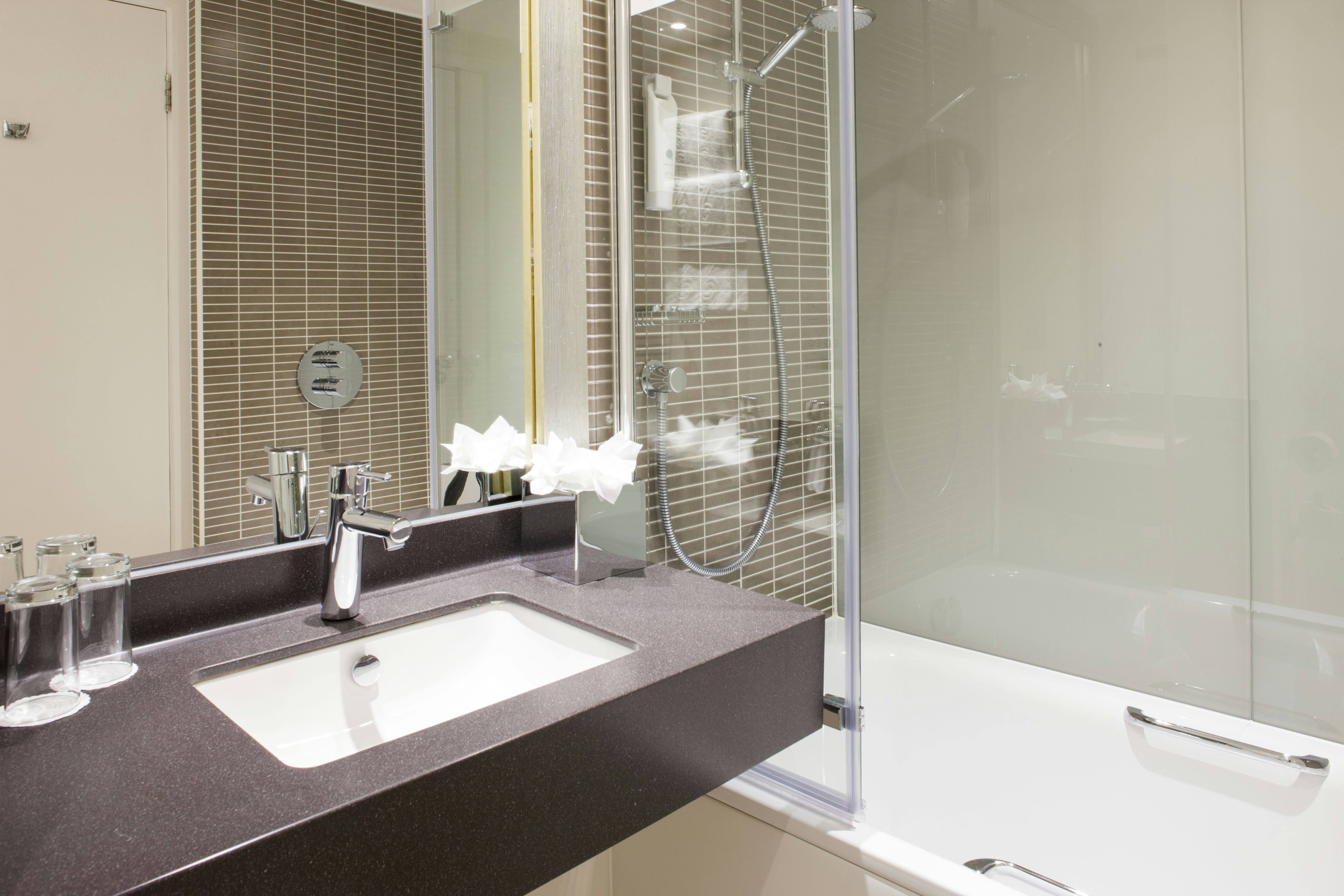HOLIDAY INN LEEDS BRIGHOUSE 50/50