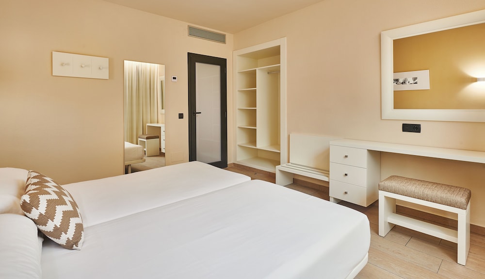Protur Badia Park Aparthotel 7/40