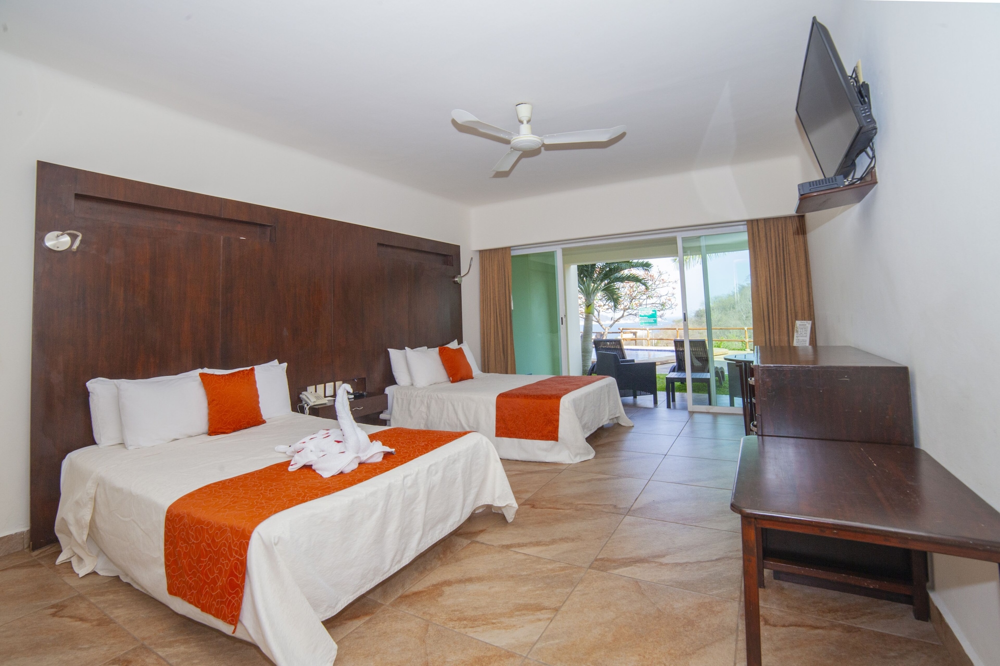 Deluxe, 2 Double Beds, Pool Side